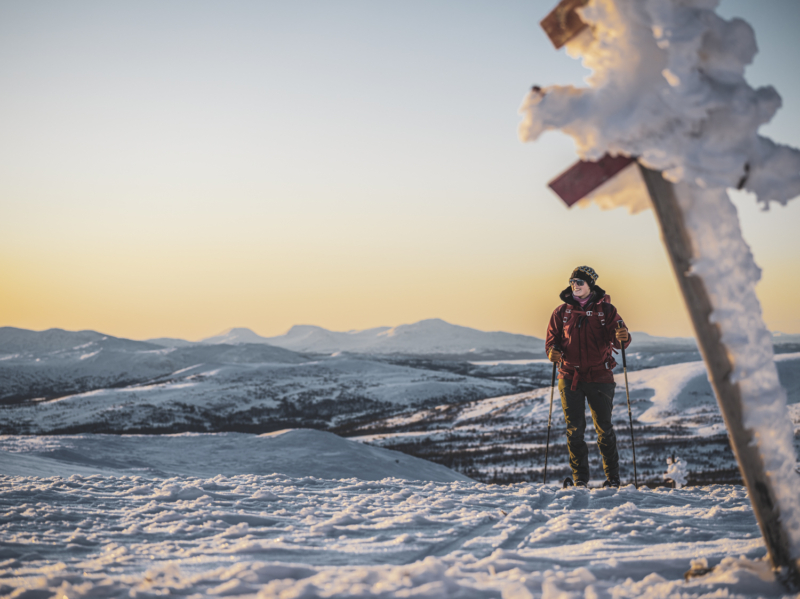 Skidåkning under en fjällsemester i Trillevallen nära Åre