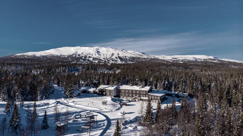 MatsLind_Trille-drone-vinter19-22 Utsikt över Trillevallens fjäll och högfjällshotell